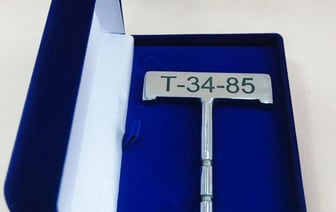 В Гомеле показали ключ от обновленного танка Т-34