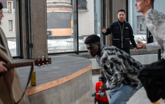 Нелегальные мигранты атаковали польских пограничников копьями и камнями