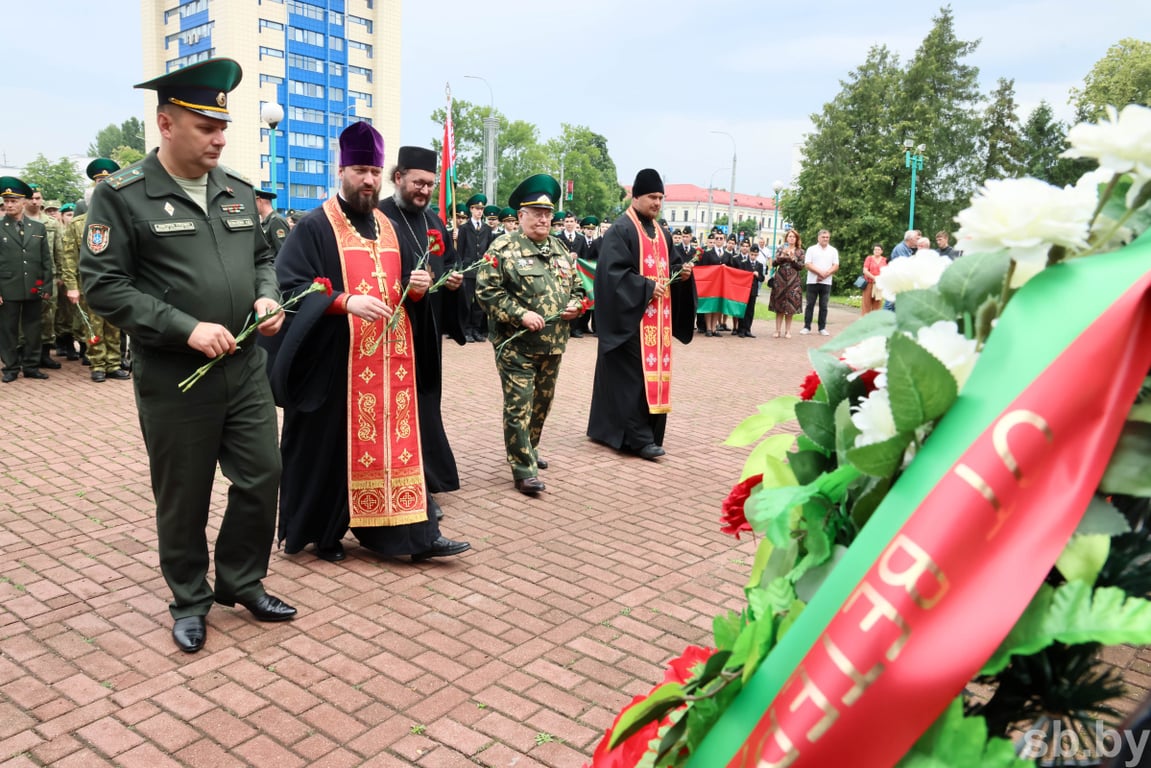 Крестный ход «Церковь и армия» совершил в Бресте памятные литии по пограничникам, отдавшим жизни за Родину