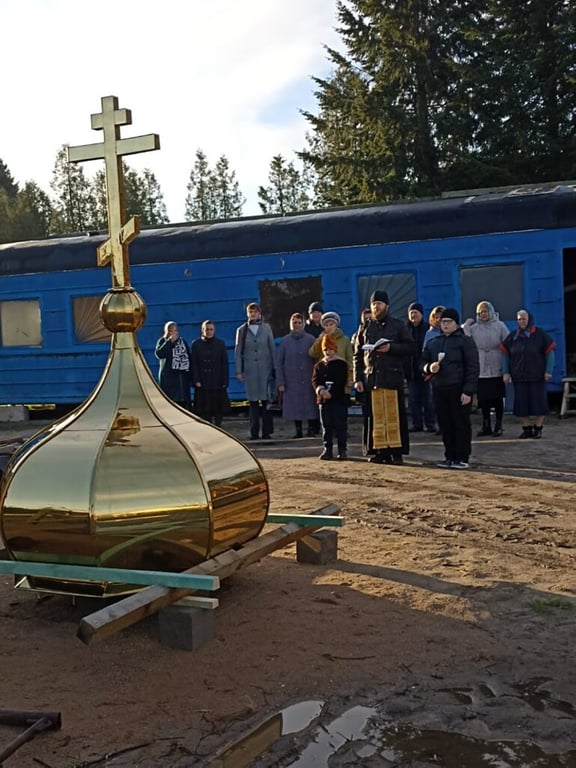 Купол и крест установили на храме в деревне Тельмы-1