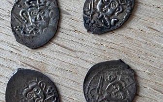 Отец оставил белоруске старинные монеты. Сколько они могут стоить?