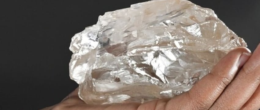 Алмаз весом 2492 карата, считающийся вторым по величине в мире, найден в Ботсване.
