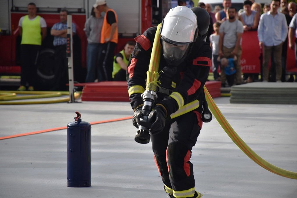 Показательные выступления МЧС в Бресте. Видео и фото