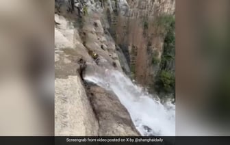 Труба почти не помогает самому высокому водопаду Китая