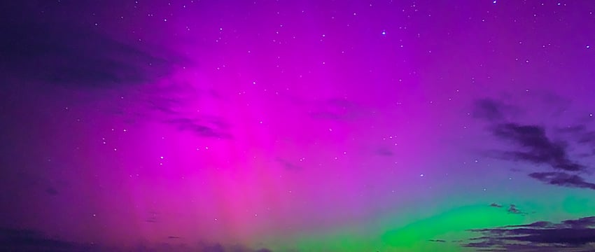 Северное сияние полыхает над Беларусью вторую ночь. Это просто космос