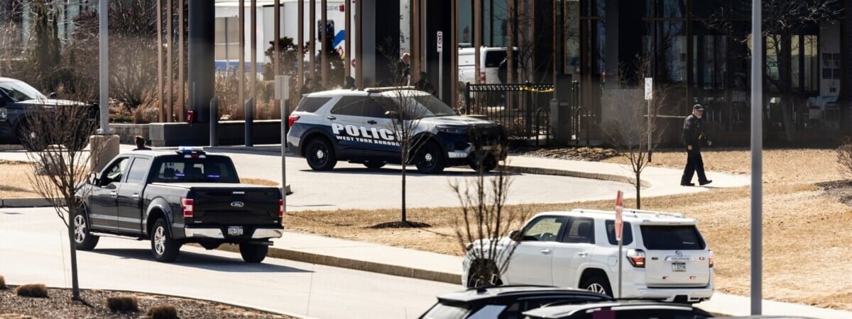 В больнице в Пенсильвании мужчина захватил заложников и убил полицейского