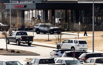 В больнице в Пенсильвании мужчина захватил заложников и убил полицейского