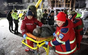 Зеленский опубликовал видео последствий ракетного удара по гостинице в Кривом Роге и призвал не останавливать давление на Россию