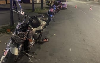 Мотоциклист опрокинулся в Барановичах и сбил человека