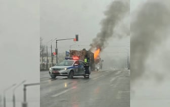 В Гродно на дороге загорелся лесовоз. Где перекрыли движение? — Фото