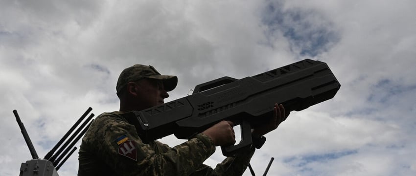 Украина отразила крупную атаку России: сбито 5 ракет и 48 беспилотников.