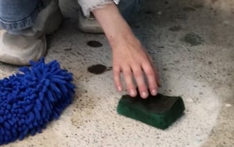 Влажная уборка подъезда: открытие для жителей столичной пятиэтажки