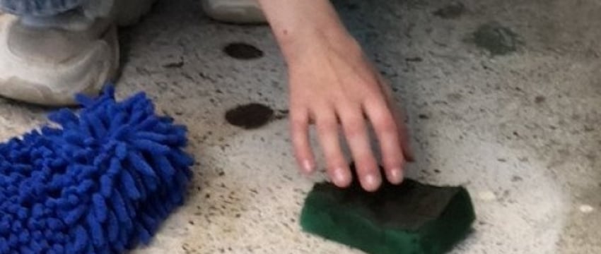 Влажная уборка подъезда: открытие для жителей столичной пятиэтажки