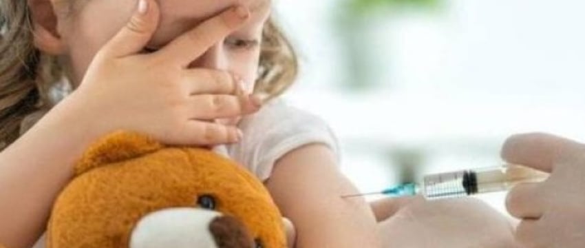 Могут ли семью поставить в СОП, если не делать ребенку прививки? Ответ адвоката