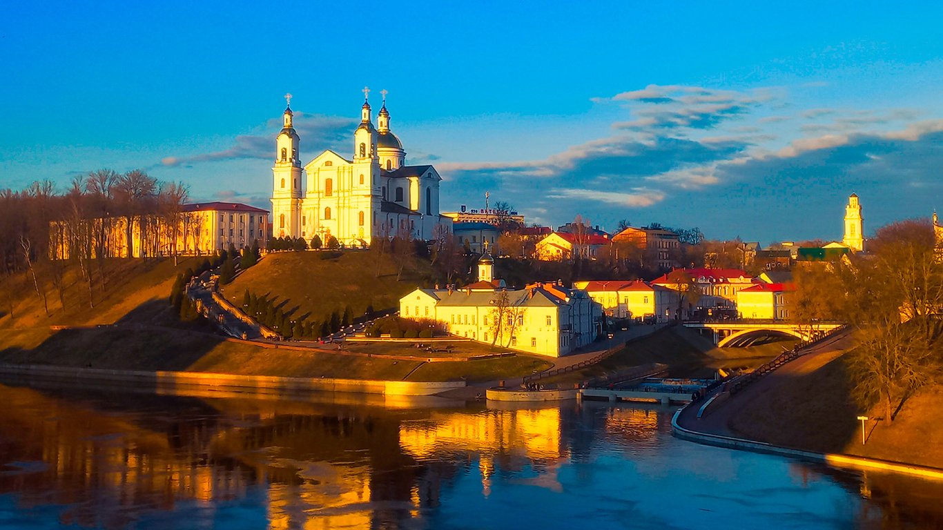 Весенний паводок на Двине в Витебске, вечер 25 марта. Фото Татьяны Романовой / /gloomysat