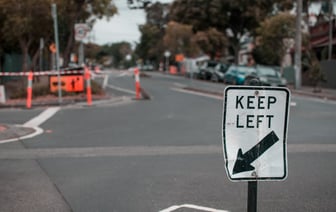 В результате выборов во Франции левые заняли первое место, ультраправые стали третьими