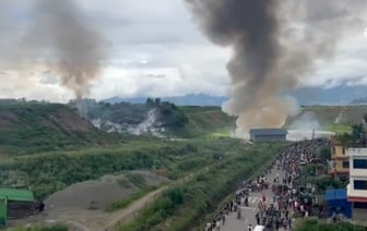 Разбившийся непальский самолет - Bombardier CRJ 200, фюзеляж разломан на куски