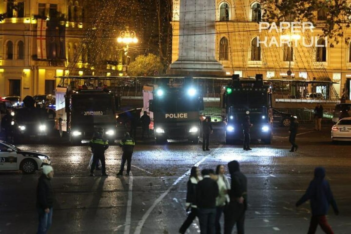 Акция протеста в Тбилиси вечером 28 ноября 2024 года. Фото: Paper Kartuli