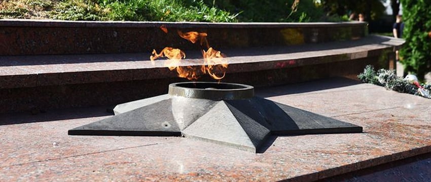 В Гомеле парень погасил Вечный огонь. Это уголовная статья