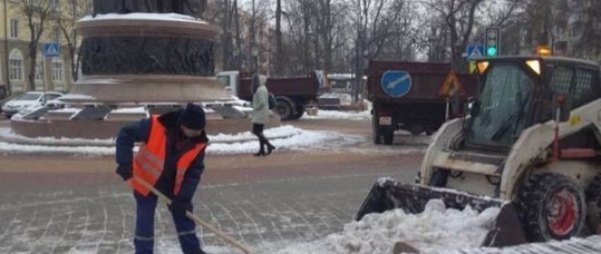 Почти 70 единиц спецтехники готовы выйти на улицы Бреста при снегопаде и гололеде
