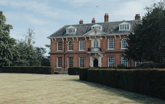 Цены на недвижимость в Лондоне в 2024 году снизились с учетом инфляции на 2,7%