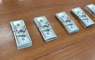 Водитель раздал пассажирам более 54 тысяч долларов на границе