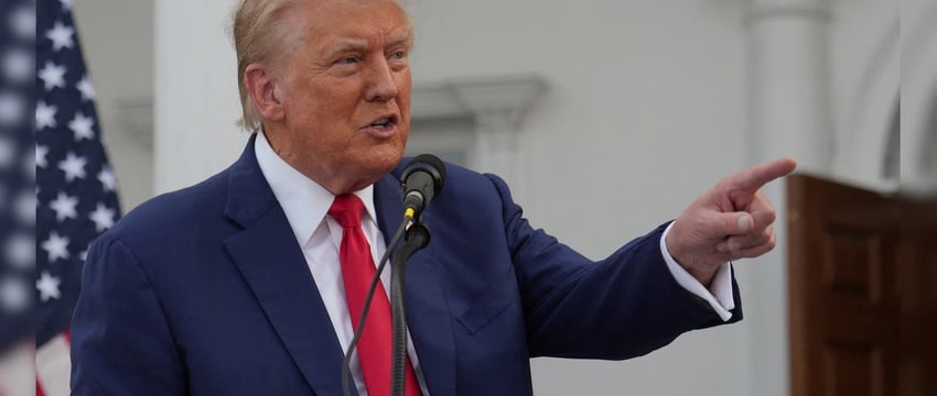 Трампу предъявлены новые обвинения в подрывной деятельности на выборах, он называет это "охотой на ведьм".