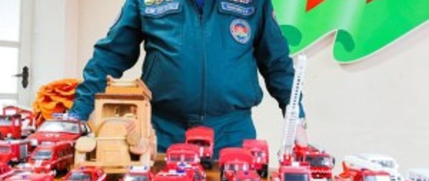 Хобби началось с новогоднего подарка. Житель Жабинки собрал более 270 моделей автомобилей