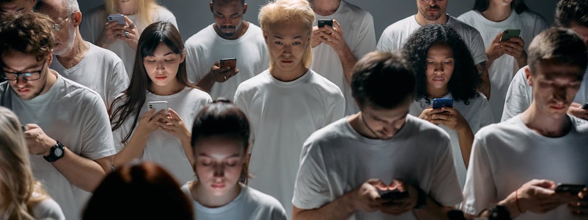 Мировые поставки смартфонов в 2024 году выросли на 6,4%