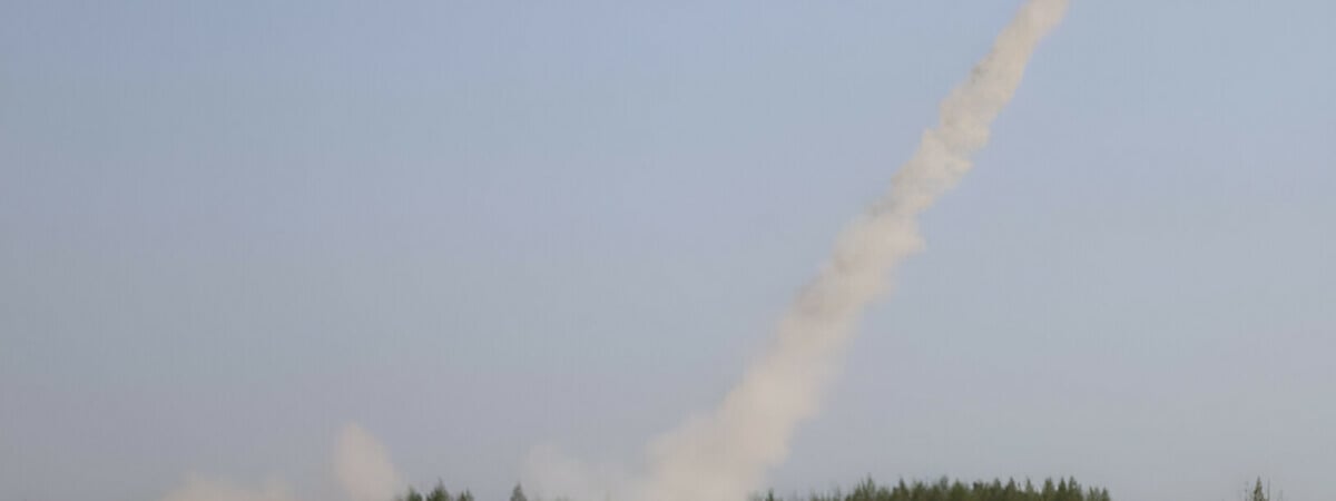«Отражали нападение ДРГ» — Минобороны Беларуси показало выстрелы из зенитного ракетного комплекса — Фото