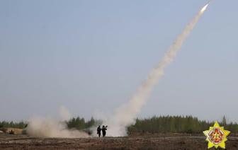 «Отражали нападение ДРГ» — Минобороны Беларуси показало выстрелы из зенитного ракетного комплекса — Фото