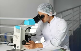 Жительница Гомеля попросила доказать отцовство умершего мужчины. Что сделали эксперты?