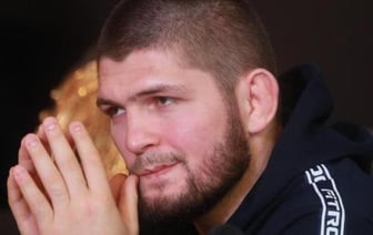 Бойца Хабиба Нурмагомедова сняли с самолета в США
