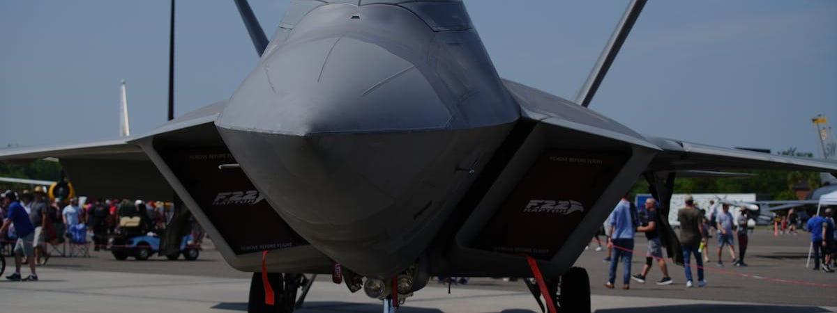 В Подмосковье разбился самолет Superjet 100 — есть погибшие — Видео