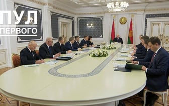 «Все, что он попросит» — Лукашенко приказал слушаться Карпенко и пообещал не держаться за власть «растопыренными руками»