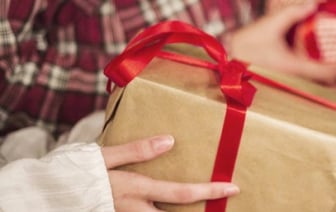 Белоруска купила подарок, а он некачественный. Узнали у юриста, как быть