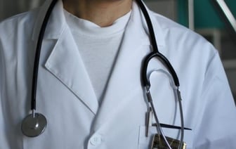 Как окажут медпомощь не по месту регистрации: Минздрав обновил правила