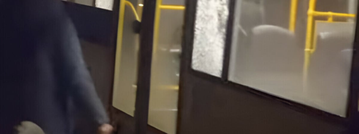 Под Минском обстреляли два автобуса с пассажирами — Видео