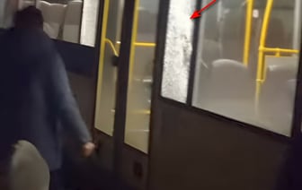 Под Минском обстреляли два автобуса с пассажирами — Видео