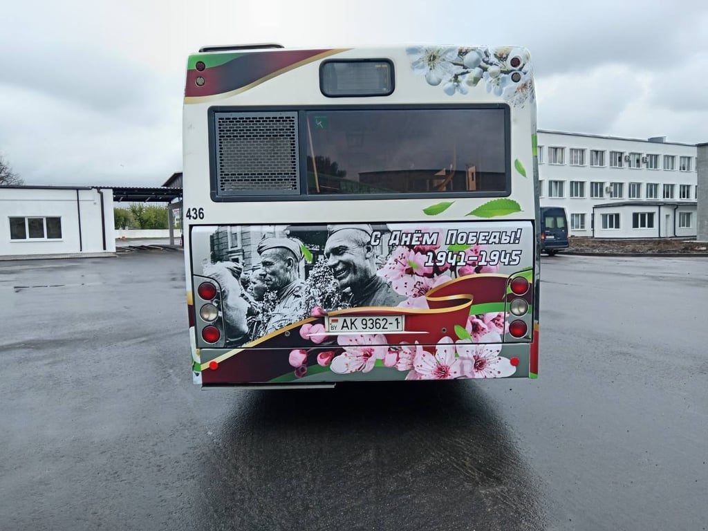 В Бресте на линию вышел первый тематический автобус к памятным датам 9 мая