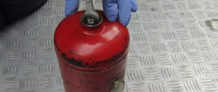 Белорус вез контрабанду в огнетушителе. Что там было?