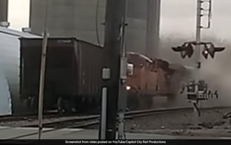 Американский подросток обвинен в намеренном спровоцировании крушения поезда на видео