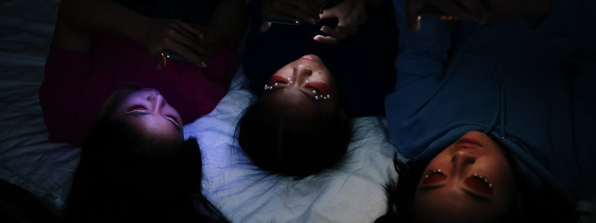 Не менее 12 человек погибли после авиаудара РФ по гипермаркету в Харькове