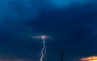 Удар молнии серьезно нарушил железнодорожное сообщение в Германии