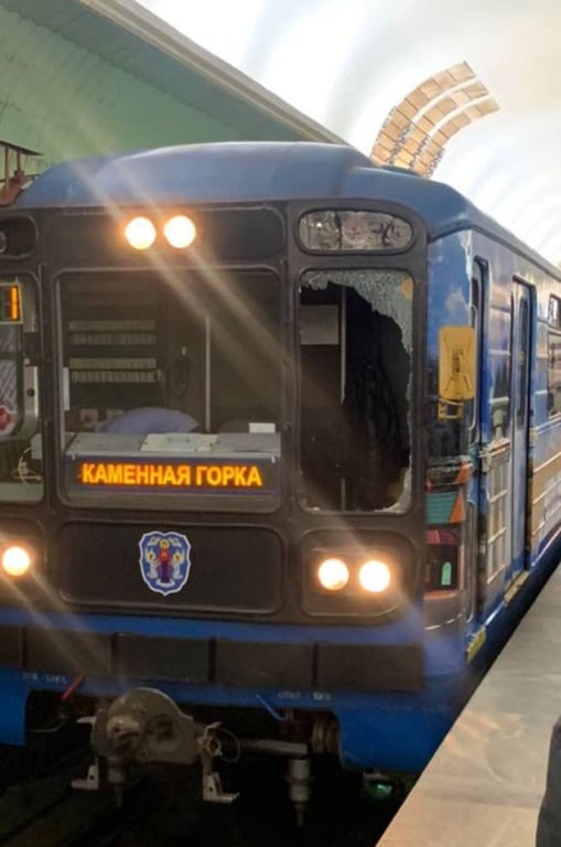 В Минске на рельсы метро упала девушка