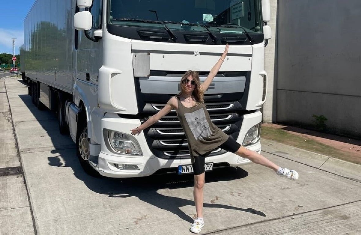 Как белорусская медсестра управляет 20-тонной Scania