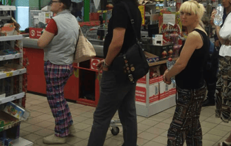 В магазине очередь, а работает одна касса. Узнали, как должно быть по закону