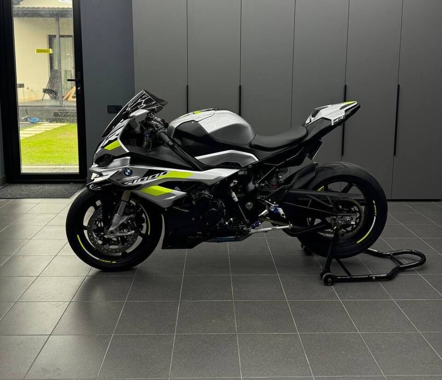 Брестчанин заказал BMW S1000 RR из США и сделал его звездой Instagram