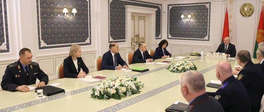 Лукашенко потребовал оценить справедливость уголовных мер в Беларуси