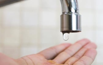 Часть Минска осталась без воды из-за повреждения трубопровода